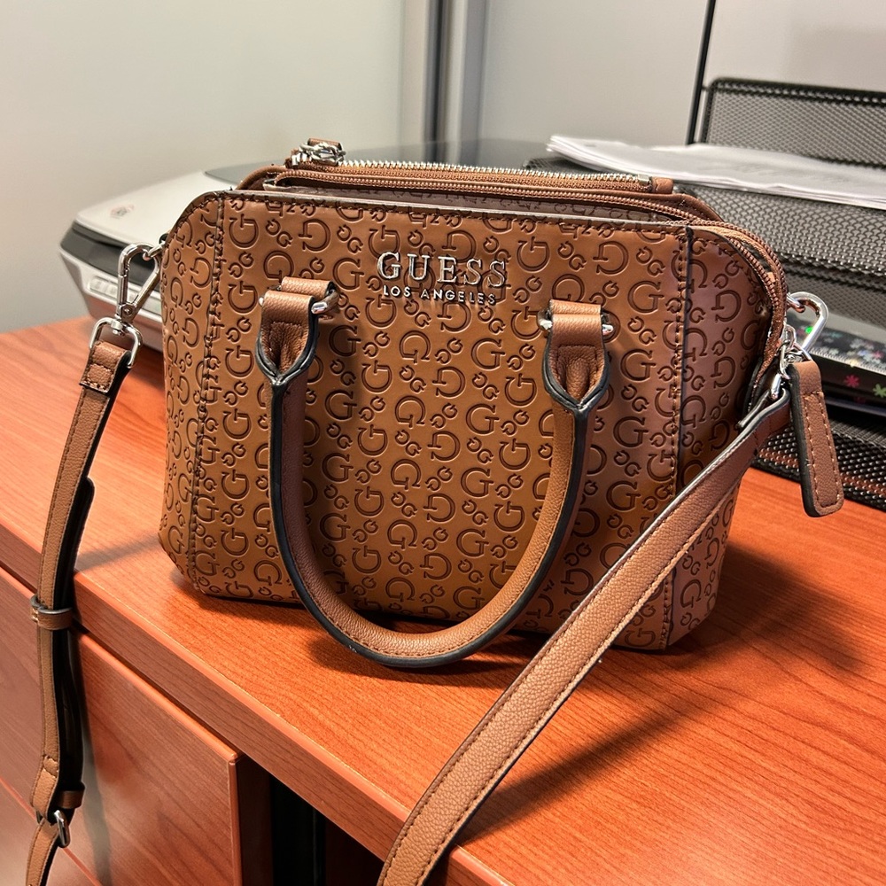 GUESS crossbody